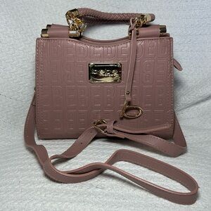 NWOT bebe Signature Pink Rose Brass Accents Crossover Handbag Purse